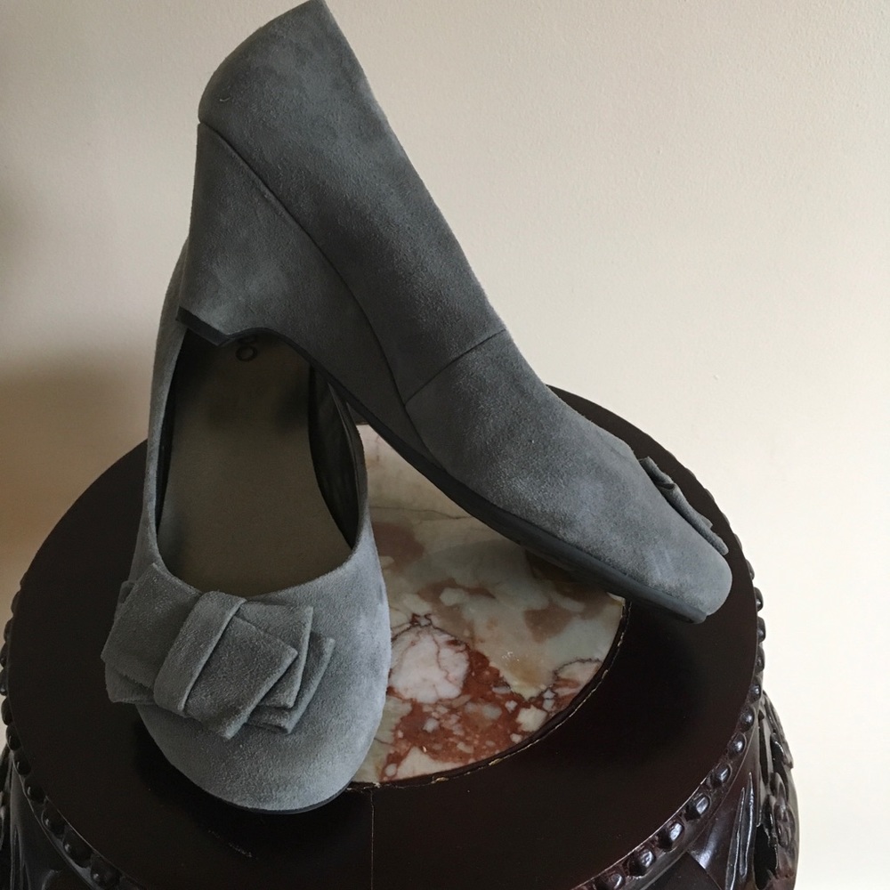 Me Too Gray Suede Wedge Shoes Sz 7m